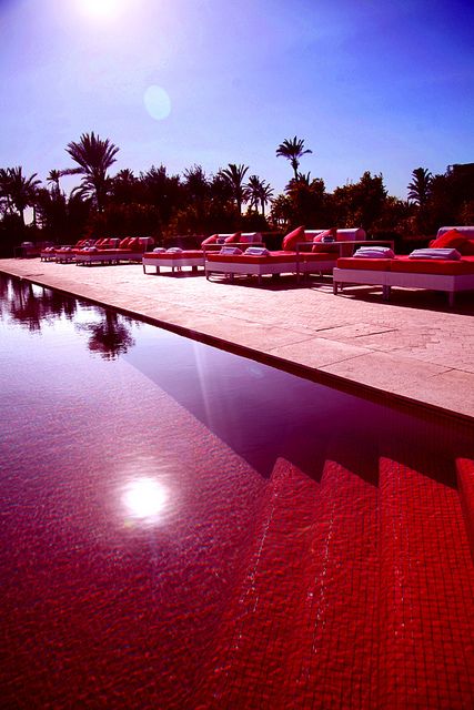 Red Pool, Marrakech. Love it!!!! Tiled Pool, Red Pool, Pool Tile Designs, Red Hotel, Koh Samui Hotel, Mr Mrs Smith, Modern Pool, Pool Water Features, Mini Pool