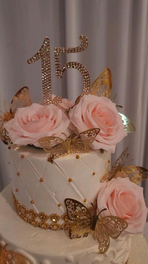 Pink Quince Theme, Rose Gold Quinceanera, Quince Cakes, Sweet 15 Party Ideas Quinceanera, Sweet 16 Party Decorations, 15th Birthday Cakes, Quinceanera Centerpieces, Quinceanera Pink, Pink Sweet 16