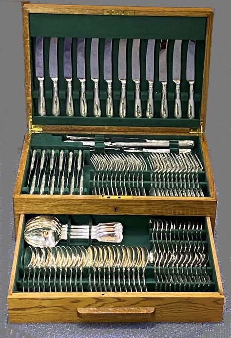 Why Buy Antique Silver Flatware/Cutlery? - William Walter Antiques Dinner Set Design, Luxury Cutlery, Spoons And Forks, Fine China Dinnerware, Kitchen Box, Silver Cutlery, Luxury Tableware, American Antiques, Antique Kitchen