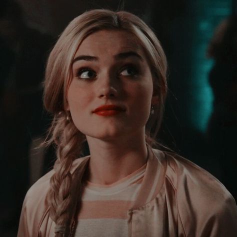 Meg Donnelly Icons, Zombies 3, Liv Rooney, Meg Donnelly, Zombie 2, Zombie Disney, Twitter Icon, Puff Girl, Disney Live Action