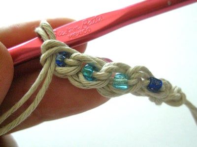 Hemp Bracelet Patterns, Diy Anklet, Anklet Ideas, Wearable Crafts, Hemp Anklet, Bracelet Stuff, Crochet Bracelets, Crocheted Jewelry, Bracelet Crochet