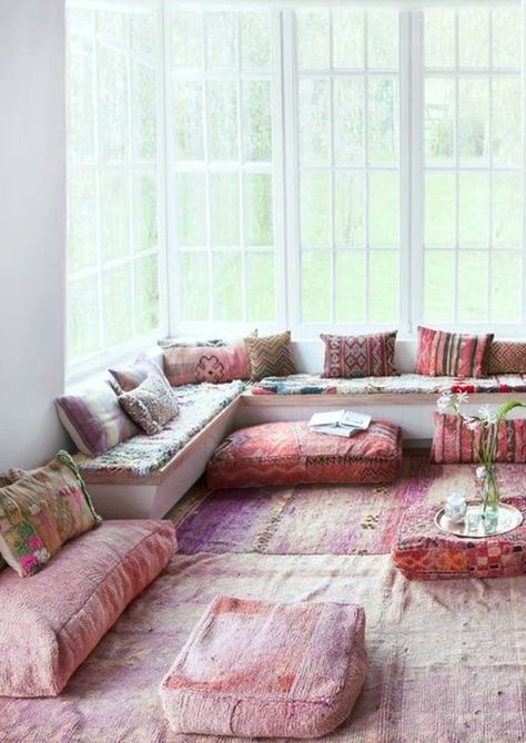 Sala Zen, Seating Living Room, Floor Seating Living Room, Indian Living Room, Corner Seating, Indian Living Rooms, Style Salon, Bohemian Living Rooms, Floor Seating