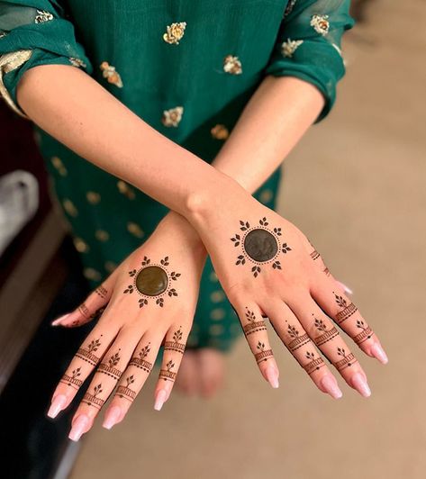 Minimal Mehndi Design, Minimal Mehndi, Mehndi Design For Back Hand, Henna Mehndi Designs, Simple Mehendi Designs, Finger Henna Designs, Henna Tattoo Designs Hand, Simple Henna Tattoo, Mehndi Designs For Kids