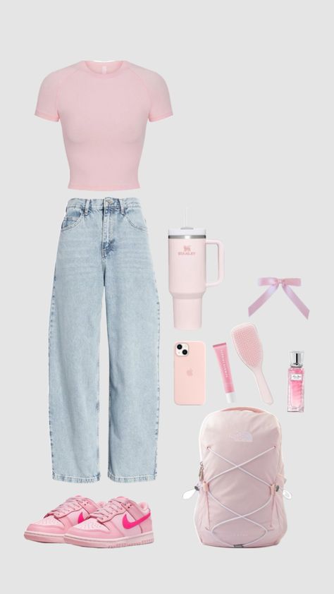 Pink Tomboy Outfit, Pink Shirt With Jeans Outfit, Preppy Jeans Outfit, First Day School Outfits, Stylish Outfits Casual, Light Pink Shirt, Outfit Upgrade, First Day School, Outfit Pink