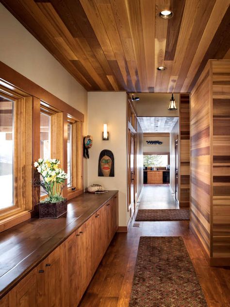 Hallway With Cedar Wood Ceiling | Wood Ceiling Ideas (Photo: Hendricks Architecture) Small Mountain Homes, Dark Academia Room Ideas, Western Architecture, Wall Color Ideas, Tan Walls, Off White Walls, Christmas House Lights, Lake Homes, Best Modern House Design