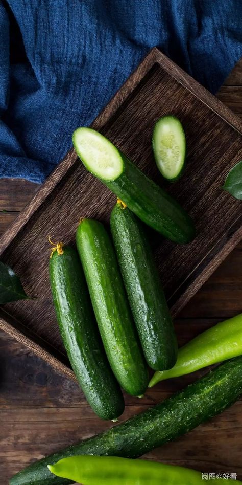 Cucumber Photography, Veggies Photography, Mini Cucumbers, Glass Photography, Colorful Vegetables, Fruit Photography, Food Painting, Still Photography, Cooking Ingredients