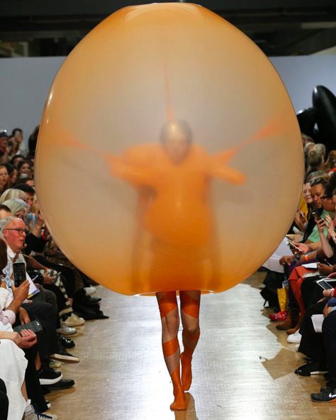 Performative Rubber Garments by Fredrik Tjærandsen Deflate into Fashionable Skirts and Dresses on the Runway | Colossal Rubber Clothes, Bubble Fashion, Balloon Fashion, Bubble Clothes, Orange Bubbles, Balloon Dress, Graduation Style, Giant Balloons, Central Saint Martins