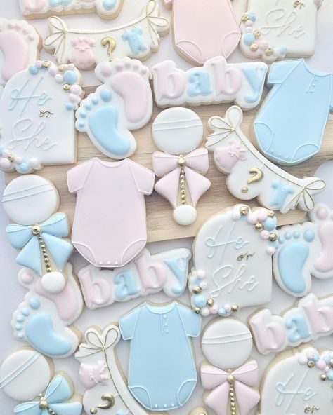 He Or She Cookies, Oh Baby Gender Reveal, Gender Reveal Cookies, Pink Cookies, Gender Reveal Decorations, Gender Reveal Cake, Cookie Inspiration, Baby Shower Cookies, He Or She