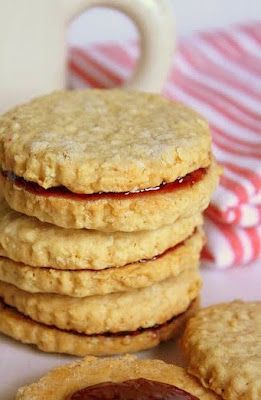 Oat Crunchies, Lime Jam, Oat Cake Recipes, Scottish Recipes, Jam Cookies, Oat Cakes, Filled Cookies, Oatmeal Cookie Recipes, Biscuit Cookies