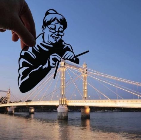 24 Talented People Who Did Some Cool Stuff - Ftw Gallery Doodle Artist, Shadow People, Forced Perspective, Famous Architecture, Talented People, Happy New Year 2020, Cute Photography, Paper Artwork, Weird Pictures