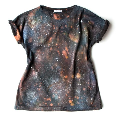 A DIY blog with free tutorials showing you how to knit, crochet, make and sew fashion, lifestyle and home decor accessories. Painted Tshirt, Galaxy Tshirt, Galaxy Shirts, Homemade Shirts, Space Tshirt, Galaxy Shirt, Diy Galaxy, Youth Club, Galaxy T Shirt