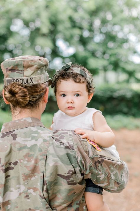 Army Family Pictures, Military Family Photoshoot, Soldier Photography, Military Family Pictures, Military Baby Pictures, Military Family Photography, Military Family Photos, Uniform Pictures, Military Couple Photography