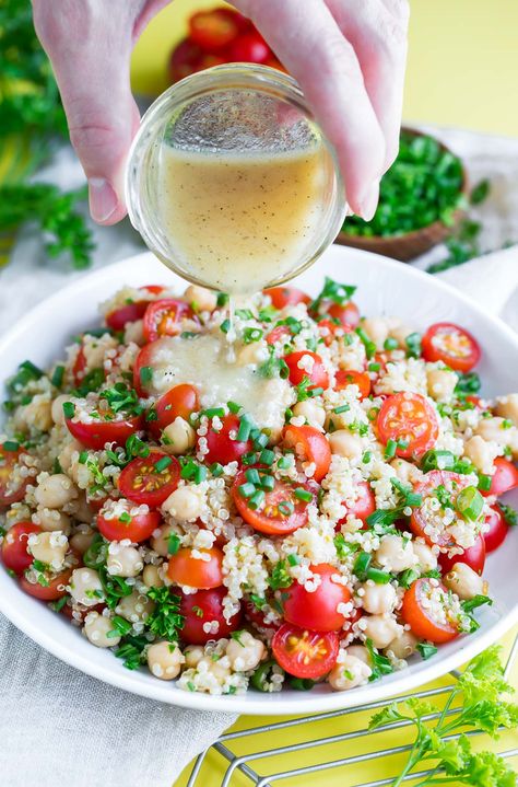 Tomato Quinoa Salad, Salad Skewers, Quinoa Salad Recipe, Quinoa Recipe, Vegan Salad Recipes, Quinoa Salad Recipes, Cucumber Recipes, Salad Recipes For Dinner, Vegan Salad