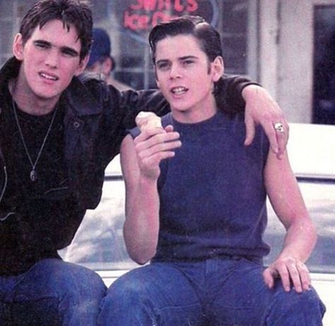 Ponyboy Curtis Wattpad, Ponyboy And Cherry, The Outsiders Ponyboy, Tommy Howell, Ponyboy Curtis, Thomas Howell, Johnny Cade, Outsiders Movie, Dallas Winston