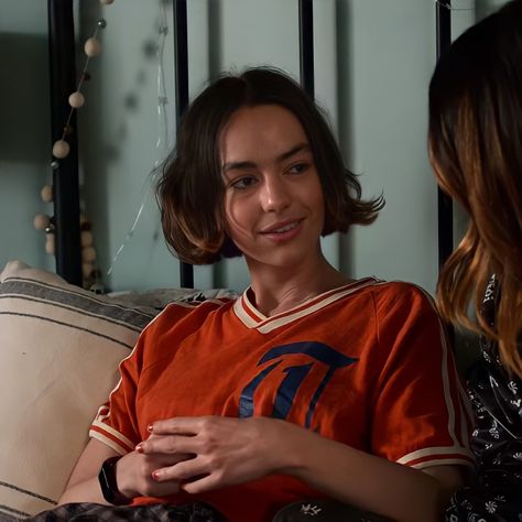 Alex Casey, Casey Atypical, Casey Gardner, Brigette Lundy Paine, Character Icon, Trendy Dress Outfits, Tv Characters, Iconic Characters, Trendy Dresses