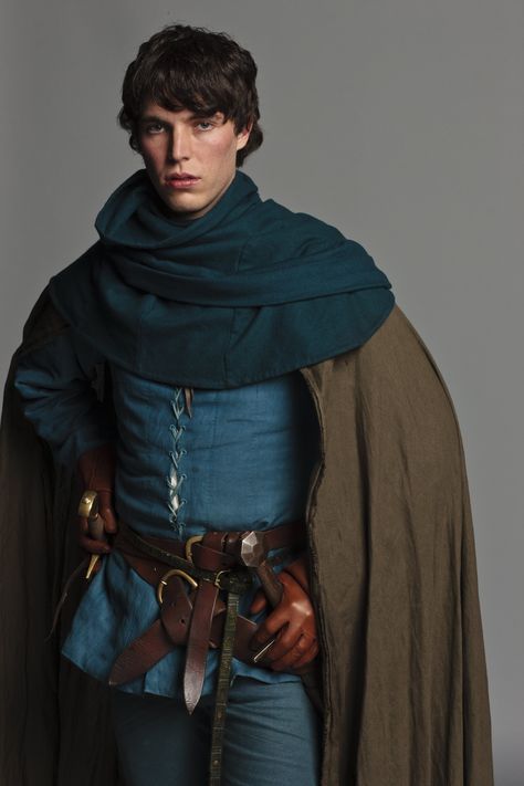 The Hollow Crown - Richard II part - Duke of Aumerle Hollow Crown, The Hollow Crown, Tom Hughes, Medieval Hairstyles, Ren Faire Costume, Richard Ii, Medieval Garb, Medieval Costume, The Hollow