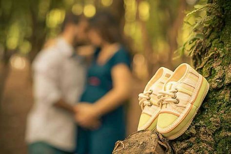 Maternity Engagement Photos, Pictures To Take While Pregnant, Outside Pregnancy Photos, Maternity Shoot With Props, Maternity Pictures Shoes, Maternity Shoot Props, Maternity Photography Shoes, Maternity Photography With Shoes, Creative Maternity Pictures