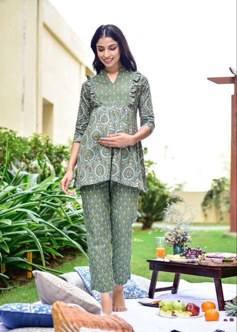 Nursing Kurti Designs, Jins Top, Simple Kurta, Casual Maternity Outfits, Salwar Kurta, Gown With Dupatta, Dresses For Pregnant Women, Cotton Saree Designs, Simple Kurta Designs