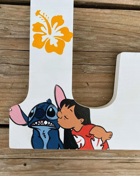 Letter Painting Ideas Wooden Disney, Disney Painted Letters On Wood, Letter Painting Ideas Wooden, Painted Letters Diy, Painted Letters On Wood, Wooden Letter Ideas, Disney Letters, Name Paintings, Disney Alphabet