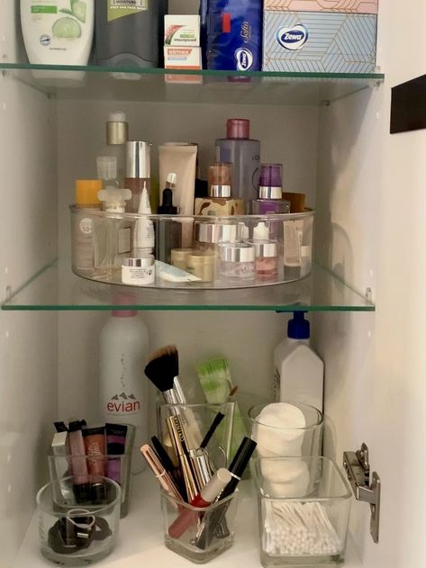 Bathroom Organisation Ideas, Bathroom Skincare Organization, Storage Ideas For Small Bathrooms, Bathroom Organization Countertop, Ideas For Bathrooms, Organizing Cosmetics, Organize Bathroom, Bathroom Design Small Modern, Ideas For Small Bathrooms