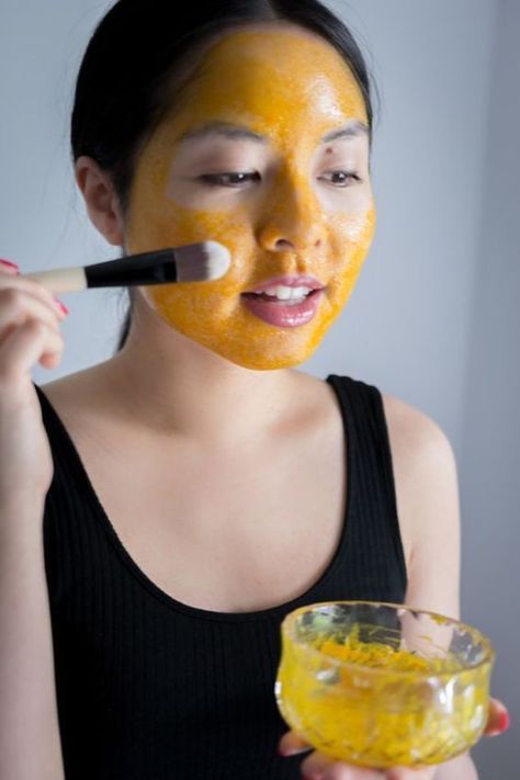 10 Tips For Treating Acne Scars Manuka Honey Face Mask, Folk Remedies, Benefits Of Honey, Treating Acne, Honey Face Mask, Honey Mask, Honey Face, Skin Natural Remedies, Cold Sores Remedies