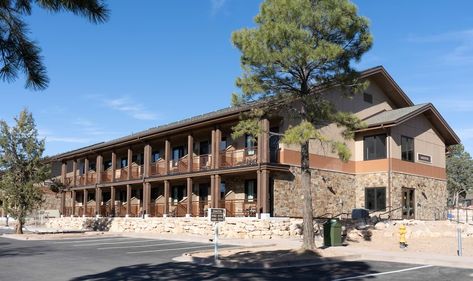 The exterior of the Maswik Lodge in Grand Canyon Village, a budget hotel in the park Grand Canyon Hotels, Grand Canyon Village, Trip To Grand Canyon, Glamping Resorts, Outdoor Adventure Gear, Best Campgrounds, Minimalist Travel, Luxury Retreats, Grand Canyon National Park