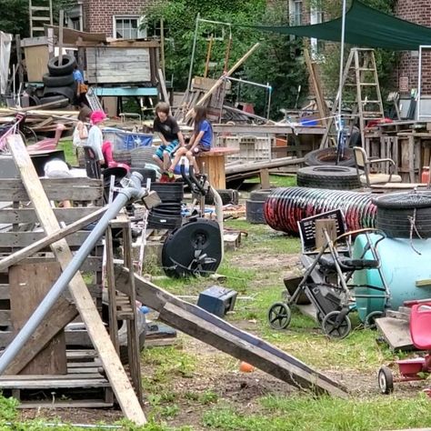 Junk Playground, School Landscape, Adventure Playground, Forest School, Outdoor Learning, Rural Life, Working With Children, Kids Stuff, Kids Playing