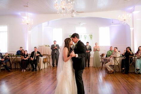 First dance Sage and White Venue 1902 Wedding | Real Orlando Weddings | Photo: Jennifer Stelly Photography | Click pin to see more from this wedding and other Orlando weddings on OrangeBlossomBride.com  #orlandoweddings #venue1902 Sage And White Wedding, Simple Elegance Wedding, Venue 1902, Vintage Wedding Venues, Preservation Hall, Orlando Wedding Venues, People Fly, Elegance Wedding, Florida Wedding Venues