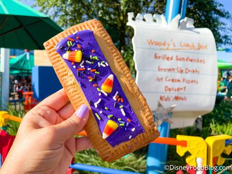 Photos AND Reviews: ALL the 2021 Fall and Halloween Treats in Walt Disney World! | the disney food blog Halloween Shakes, Hollywood And Vine, Outdoor Snacks, Halloween Lunch Box, Chocolate Almond Cake, Halloween Brownies, Disney World Halloween, Halloween Lunch, Ghost Cupcakes