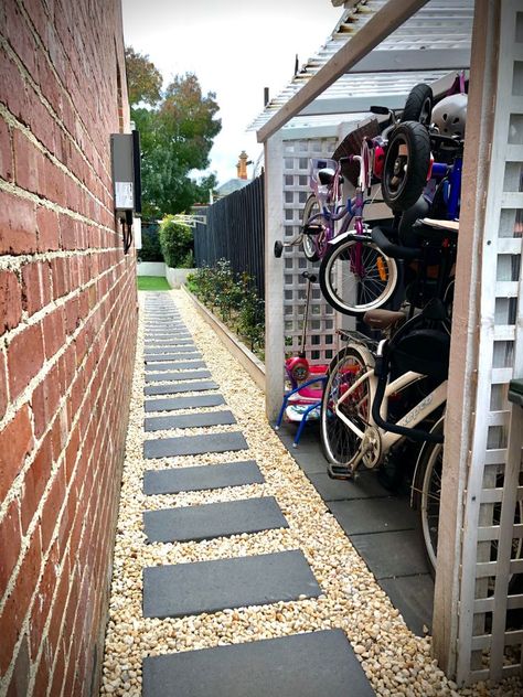 Laying Pavers, Bike Storage Stand, Garden Bike Storage, Outdoor House Ideas, Rack Velo, Outdoor Bike Storage, Bike Shelter, Yard Storage, Build A Bike