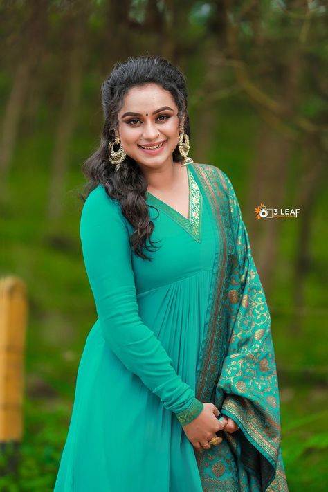 Lakshmi Nakshathra Lakshmi Nakshatra, Owl Wallpaper, Clothing Photography, Kandy, Johnny Depp, Saree, Actresses, Couture, Beauty