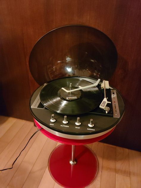 Tim Apicella Space Age Design Museum- 1970 Electrohome Apollo Record Player #860 1970's Space Age Furniture, Space Age Home Decor, 70s Space Age Interior, 70s Record Player, Space Age Interior Design, Retro Space Aesthetic, Space Age Decor, Space Age Interior, Space Age Furniture