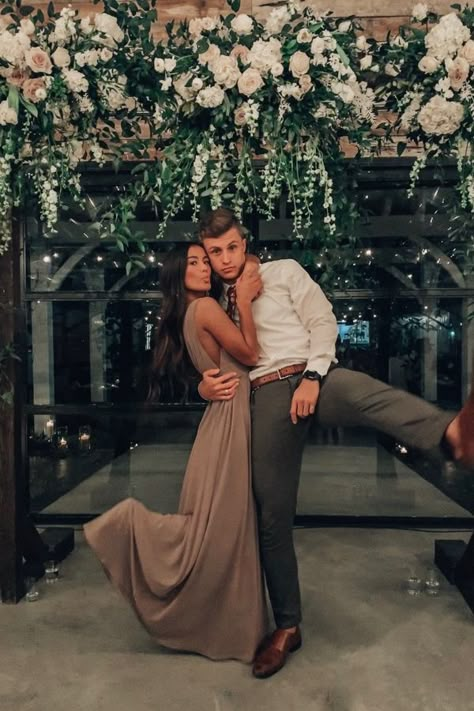 Couples Prom, Prom Tips, Prom Pictures Couples, Prom Picture Poses, Pictures Couples, Prom Photoshoot, Champagne Prom Dress, Prom Couples, Prom 2020