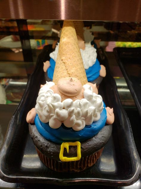 Jumbo Cupcake Ideas Cake Decorating, Jumbo Cupcake Decorating Ideas, Gnome Desserts, Jumbo Cupcake Ideas, Gnome Cakes, Gnome Cupcakes, Cupcake Critters, Jumbo Cupcakes, Jumbo Cupcake