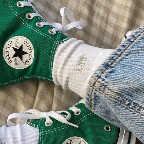 Chelsey Jade Curtis (@chelseyjadecurtis) posted on Instagram: “💚” • Dec 8, 2021 at 8:32pm UTC Green Converse Outfit, Converse Fits, Converse Aesthetic, Green Converse, All Stars Converse, Outfits With Converse, Cute Sneakers, Hype Shoes, Aesthetic Shoes