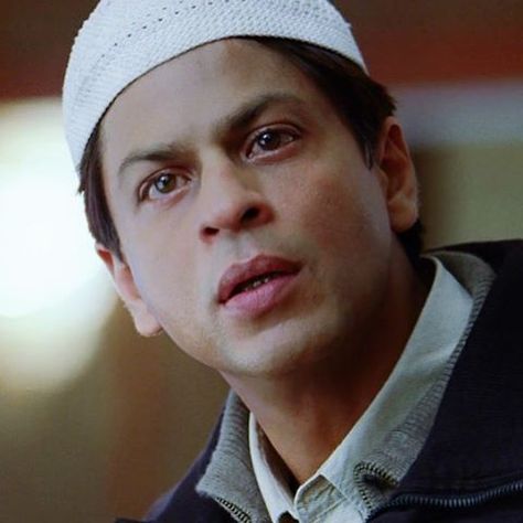 Rizwan 💙😍😇 Look at his eyes 😱❤️ - My Name Is Khan 💚 My Name Is Khan, Chennai Express, King Khan, Karan Johar, Shah Rukh Khan, Shahrukh Khan, Bollywood Actors, Film Director, Favorite Person