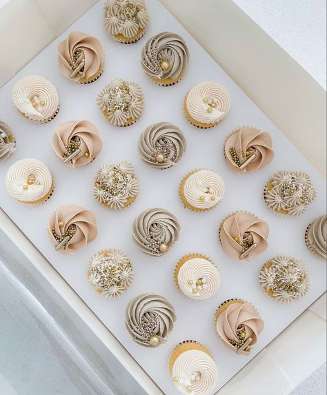 Bridal Shower Mini Cupcakes, Hens Cupcakes, Bachelorette Cupcake Ideas, Bachelorette Desserts, Bachelorette Cupcakes, Bridal Cupcakes, Engagement Brunch, Engagement Cupcakes, Deco Cupcake