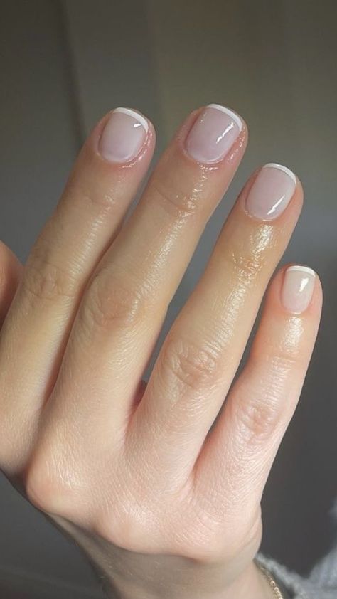 French Manicure Short Nails, Natural Nails Manicure, Short Gel Nails, French Manicure Nails, Subtle Nails, Colorful Nails, Cat Kuku, Neutral Nails, Bridal Nails