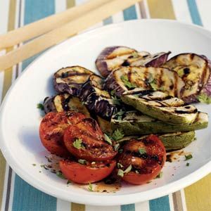 Squash Zucchini Recipes, Zucchini And Eggplant, Tomatoes And Zucchini, Grilled Vegetable Recipes, Grilled Fruit, Grilled Eggplant, Grilled Veggies, Cooking Guide, Eggplant Recipes