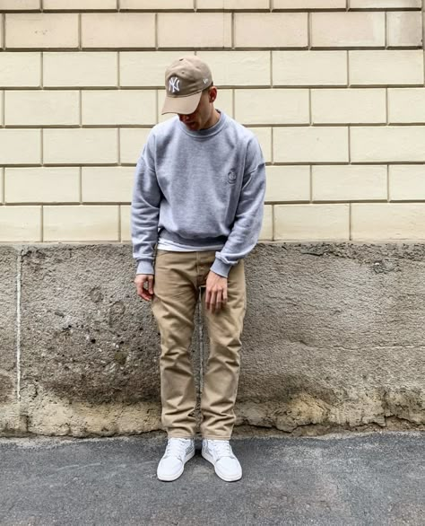 Basic Men’s Outfits, Clean Mens Outfits, Gray Sweatshirt Outfit Men, Gray Hoodie Outfit Men, Mens Lazy Outfits, Fall Guys Outfits, Grey Crewneck Outfit Men, Gray Crewneck Outfit Men, Mens Causal Outfit Fall