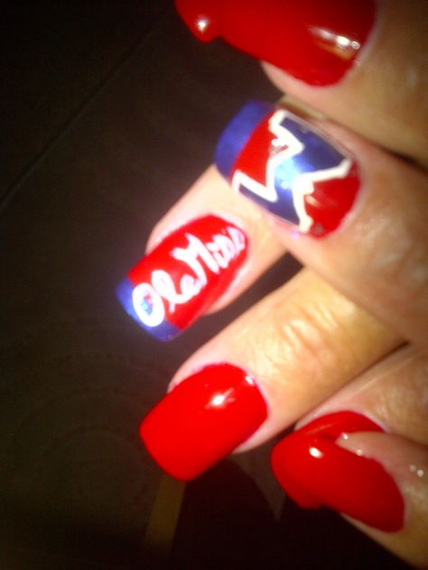 My Ole Miss Manicure... Thanks , Coco Ole Miss Nails Art, Ole Miss Nails, Ole Miss Wallpaper, Ole Miss Girls, Vintage Ole Miss, Football Nail Art, Football Nails, Band Nails, Ole Miss Rebels