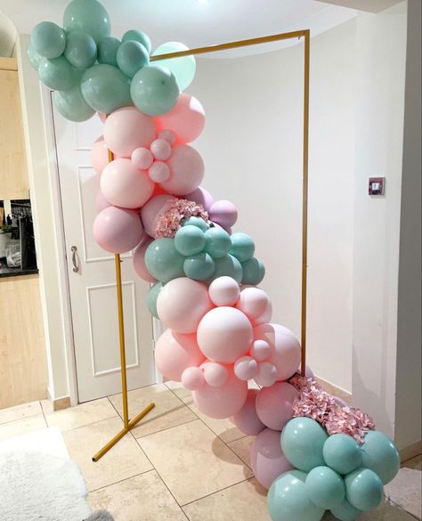 Surprise Birthday Decorations, Balloon Frame, Simple Birthday Decorations, Diy Balloon Decorations, Birthday Balloon Decorations, Balloon Gift, Balloon Backdrop, Balloon Diy, Balloon Decorations Party