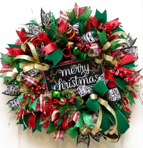 Black Christmas Decor, Christmas Decorations Centerpiece, Merry Christmas Wreath, Wreath Base, Shatterproof Ornaments, Wreath Winter, Pine Wreath, Christmas Wreaths For Front Door, Holiday Wreath