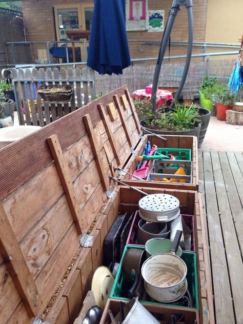 Sandpit Toy Storage, Loose Parts Play Outdoor Storage Ideas, Outdoor Play Kitchen Ideas, Outdoor Loose Parts Storage, Mud Kitchen Storage, Outdoor Classroom Seating, Loose Parts Play Outdoor, Kindergarten Storage, Eyfs Outdoor Area