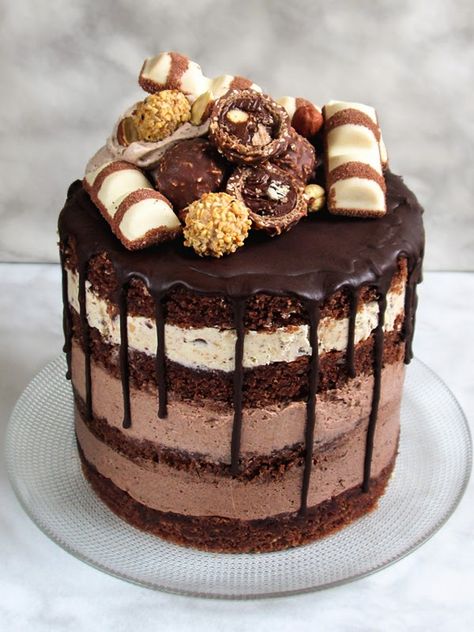 Bueno Cake, Brownie Desserts Recipes, Celebration Desserts, Chocolate Truffle Cake, Chocolate Whipped Cream, Hazelnut Cake, Brownie Desserts, Cream Filling, Birthday Cake Chocolate