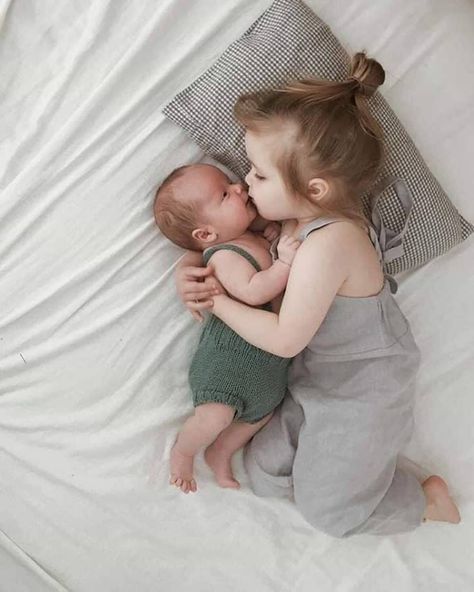 Newborn Sibling, Sibling Pictures, Foto Newborn, Newborn Family Photos, Sibling Photography, Newborn Baby Photoshoot, Newborn Baby Photos, Foto Baby, Newborn Shoot