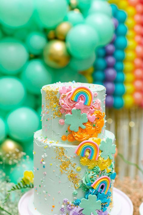 St Patricks Birthday Cake Ideas, St Pattys Birthday Party, March Birthday Party Ideas, Lucky Charm Party, Shared Birthday Parties, Charm Party, Up In The Clouds, Best Cakes, Indoor Kids