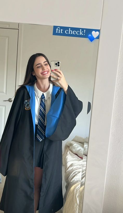 Harry Potter Park, Ravenclaw Costume, Ravenclaw Uniform, Harry Potter Graduation, Harry Potter Uniform, Ravenclaw Outfit, Blonde And Brunette Best Friends, Universal Studios Outfit, Harry Potter Pop