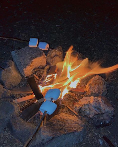 Camping Trip Ideas, Campfire Song, Summer Camp Aesthetic, Camp America, Aesthetic Camping, Camping Vibes, Camping Aesthetic, Camp Vibes, Granola Girl