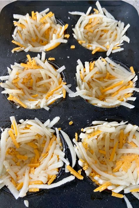 Hash Brown Egg Nests - The Perfect Spring Breakfast Recipe Spring Breakfast Recipes, Summer Macaroni Salad, Hash Brown Egg Cups, Hash Brown Cups, Spring Breakfast, Brown Egg, Easter Party Food, Shredded Hash Browns, Breakfast Hashbrowns